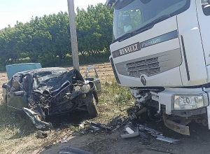 «Mercedes-Benz»-ը Երևան-Երասխ ավտոճանապարհին դուրս է եկել ավտոճանապարհի երթևեկելի գոտուց և բախվել կայանած «Renault» բեռնատարին